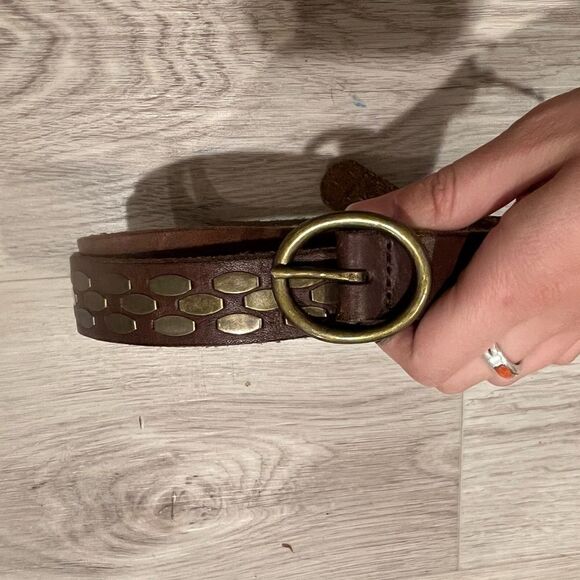 Tan leather belt with gold circle - Picture 1 of 4